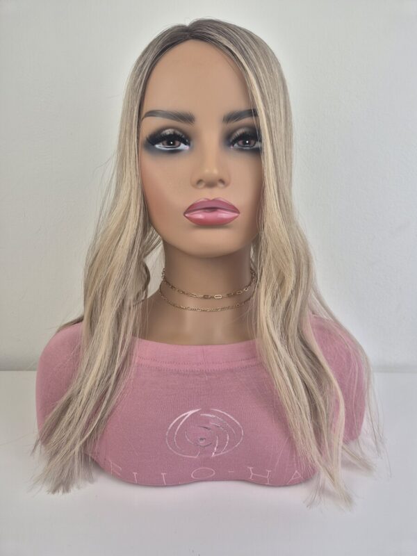 Juliet lace topper 18 Inch in length, subtle roots into beige blonde displayed on a mannequin